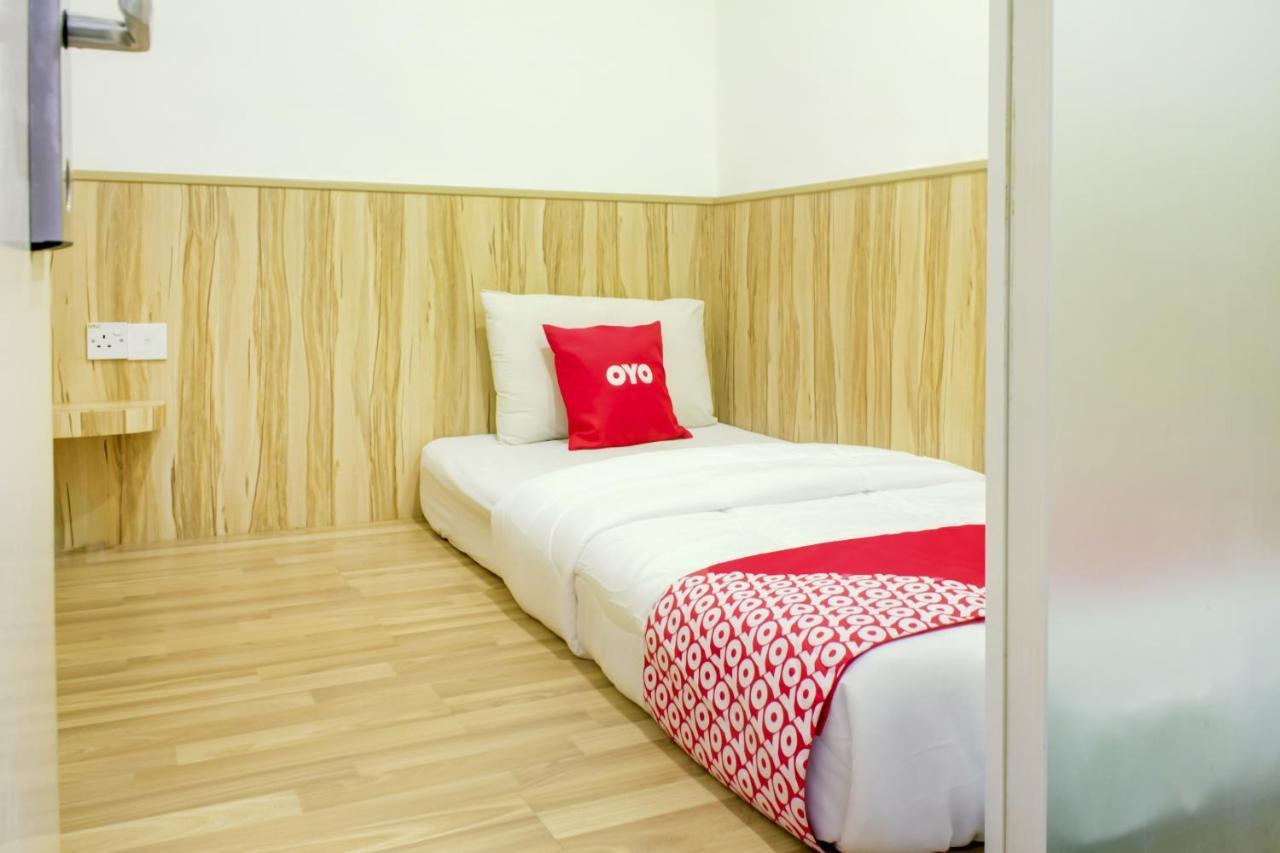 Oyo 90028 Ragula Hotel Johor Bahru Extérieur photo